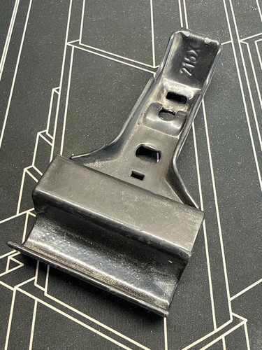 One thule fit kit clip - (1),